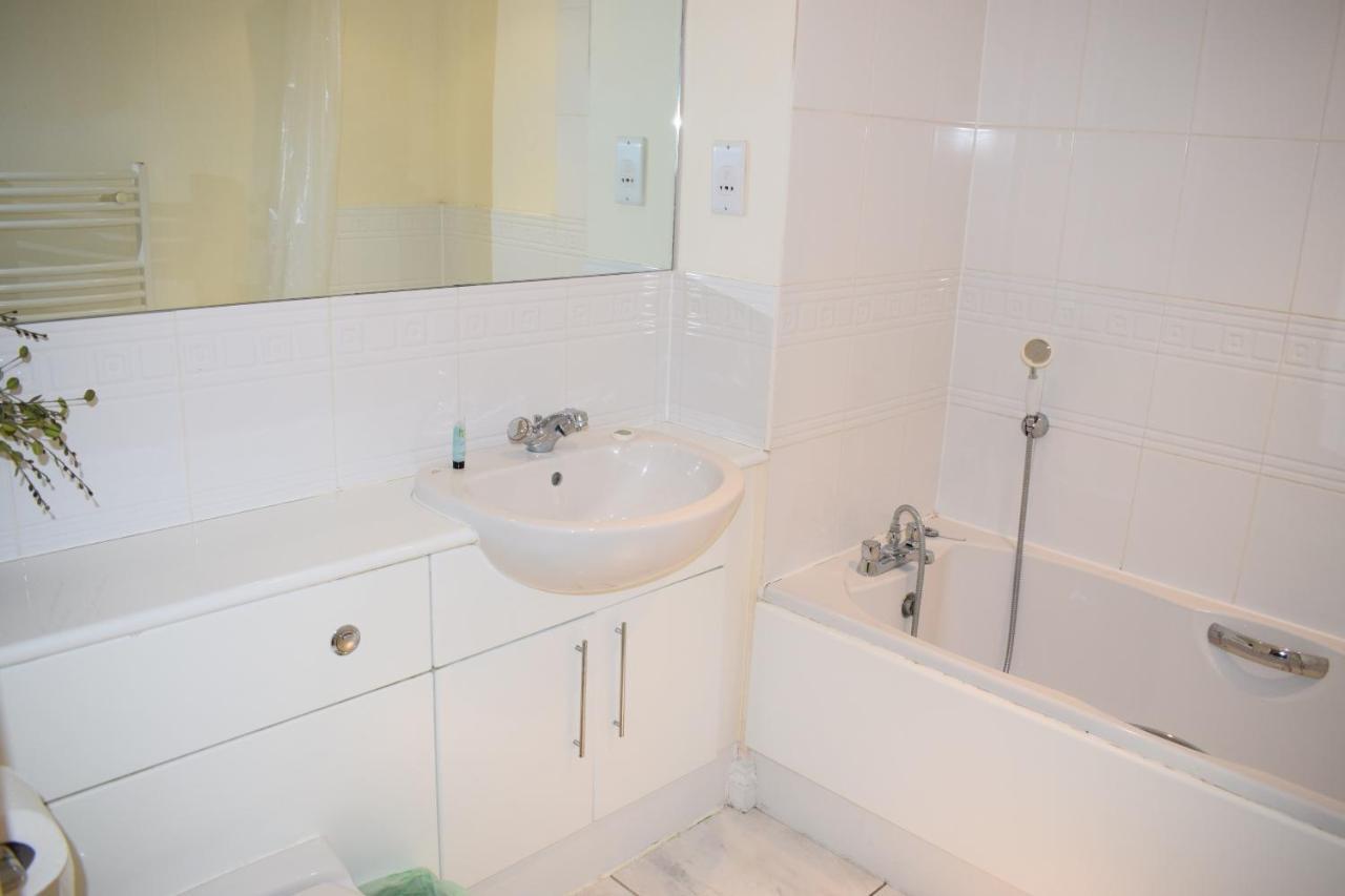 2 Bedroom & 2 Bathroom Apartment - Tca58 Watford  Luaran gambar